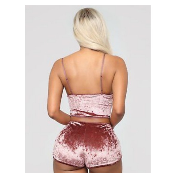 🌺Nwt Pink Crushed Velvet Sleep Set Small/Medium🌺 - Picture 3 of 6